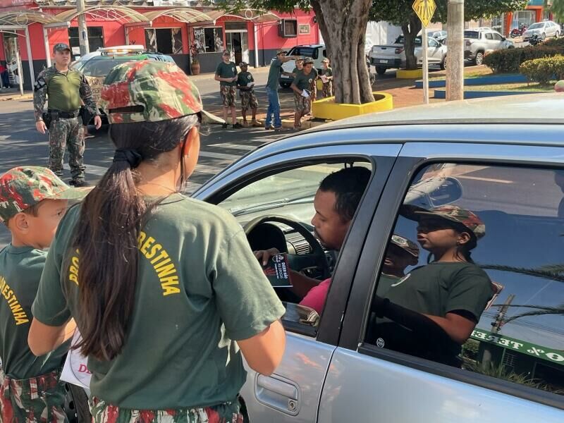 Imagem ilustrativa da matéria Blitz educativa marca abertura da 8ª Semana Municipal de Combate às Drogas em Costa Rica